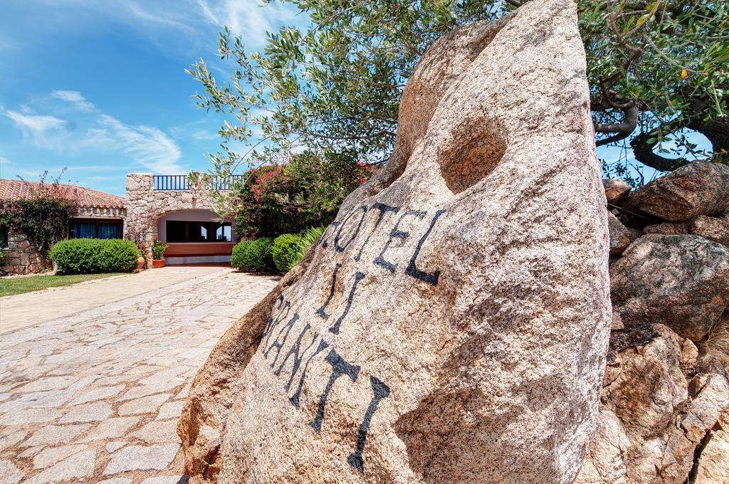 Hotel Li Graniti บายาซาร์ดิเนีย ภายนอก รูปภาพ
